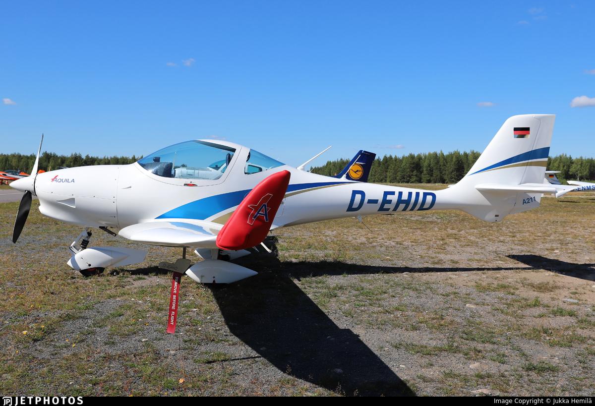 Aquila A211