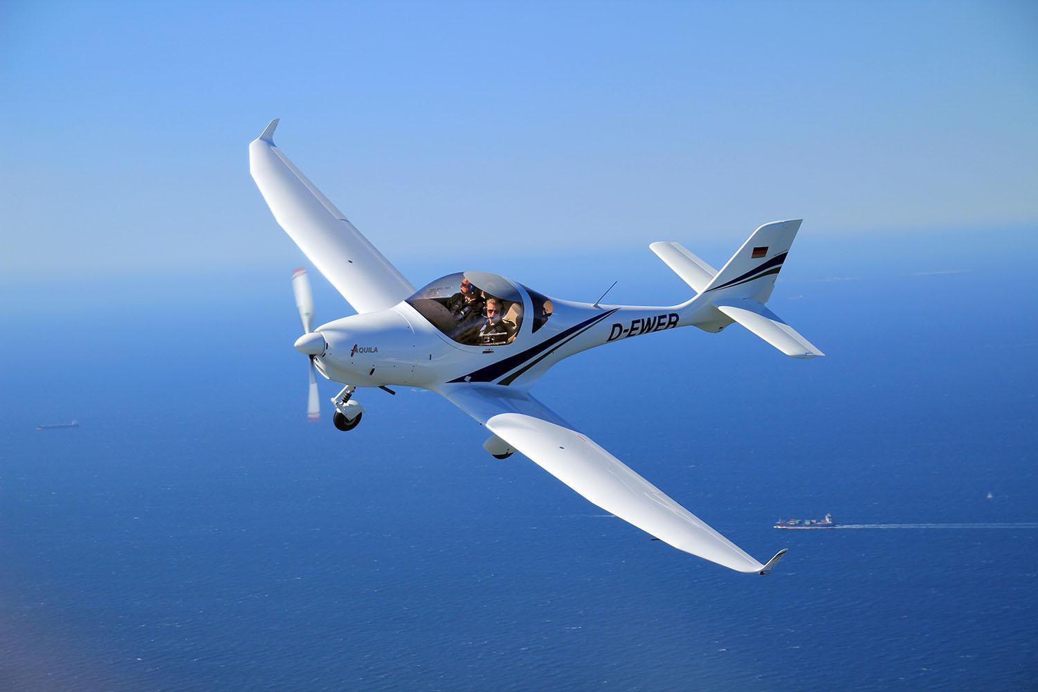 Aquila A210
